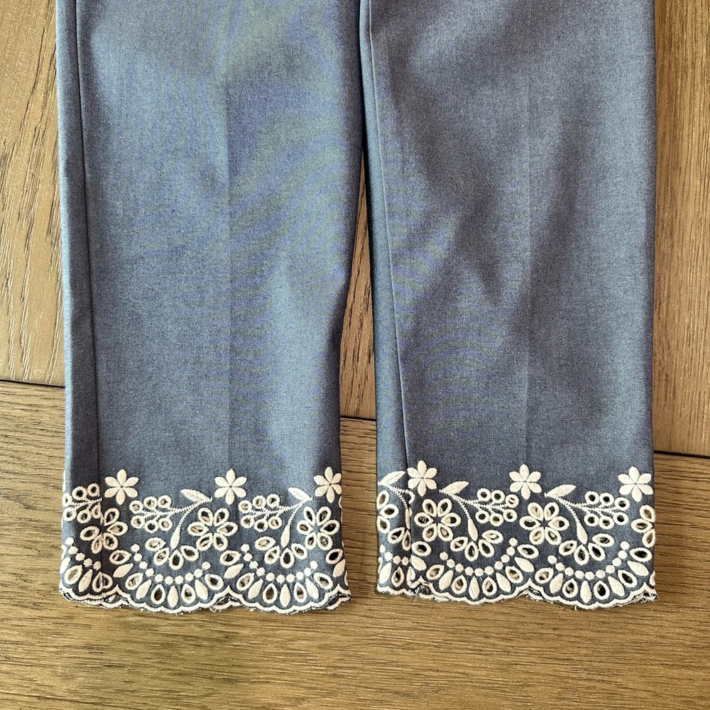 Ann Taylor High Rise Cropped Pant in Stretch Cotton with Eyelet trim Size 2P - Picture 4 of 10